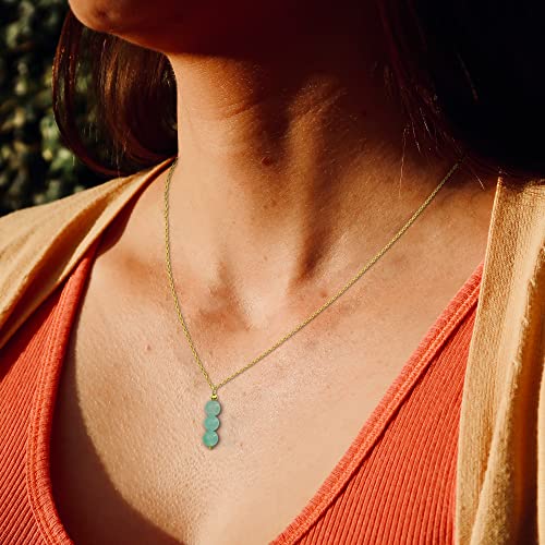 green jewelry crystal necklace with jade beads, green necklace crystal pendant necklace as spiritual jewelry