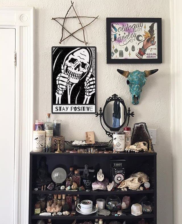 Stay Positive Skull Decor Sign - Funny Creepy Spooky Decor For Goth Grunge Room Wall Decor